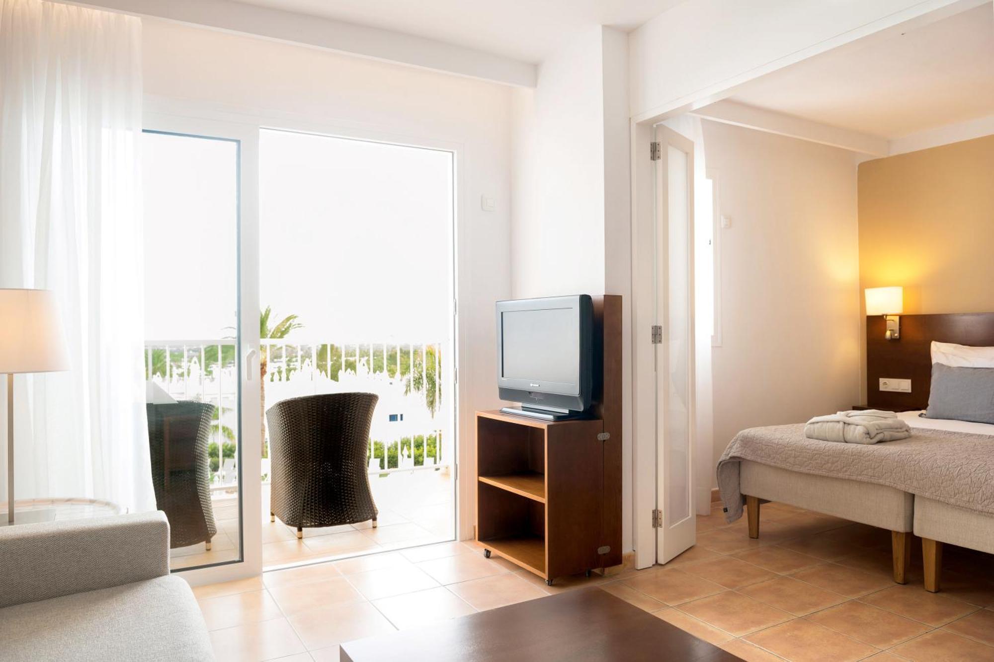 Two-Bedroom Apartment,1559516023:JPEG